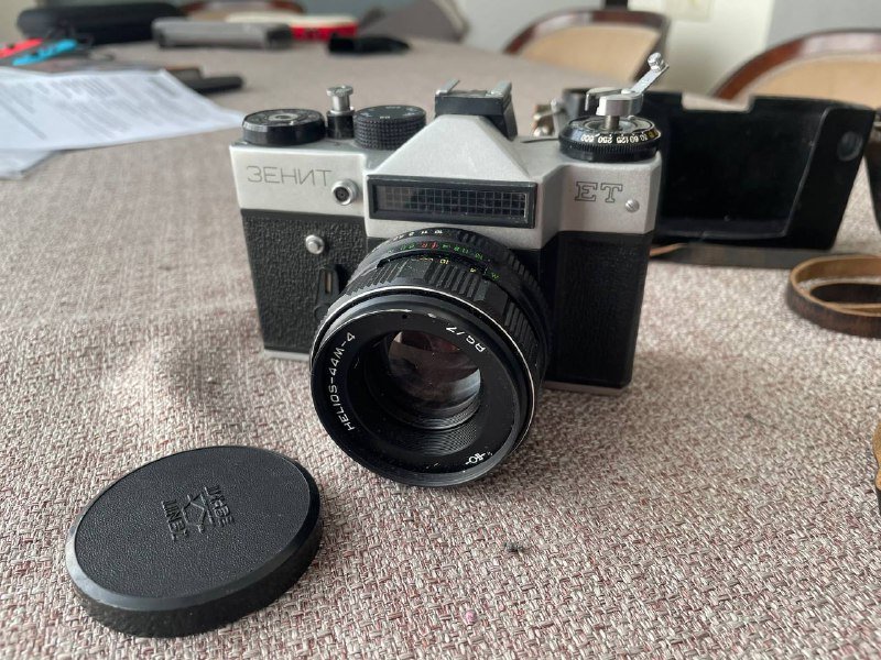 Пленочный фотоаппарат Зенит ЕТ с чехлом 3