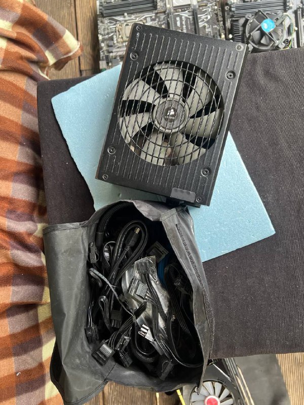 Блоки питания Corsair HX 1200I, Gigabyte XP 1200M, Seasonic GX 1300W