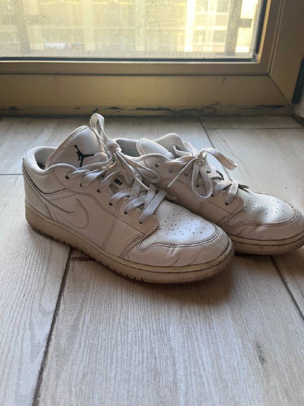 Женские кожаные кроссовки размер 7.5US 37EUR 2