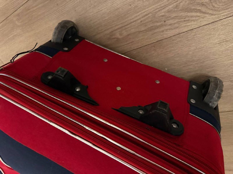 Большой чемодан увеличивающийся, с замком и сломанными ножками 2