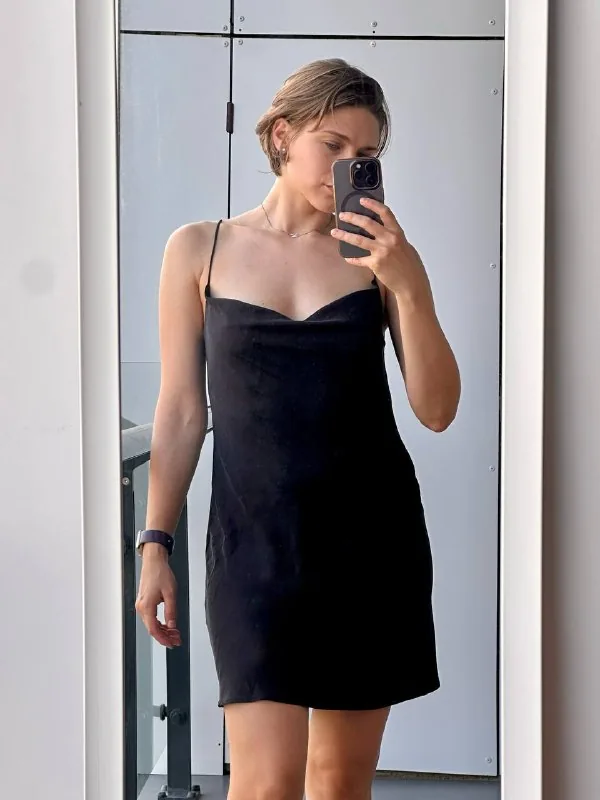 Черное атласное платье Stradivarius 1