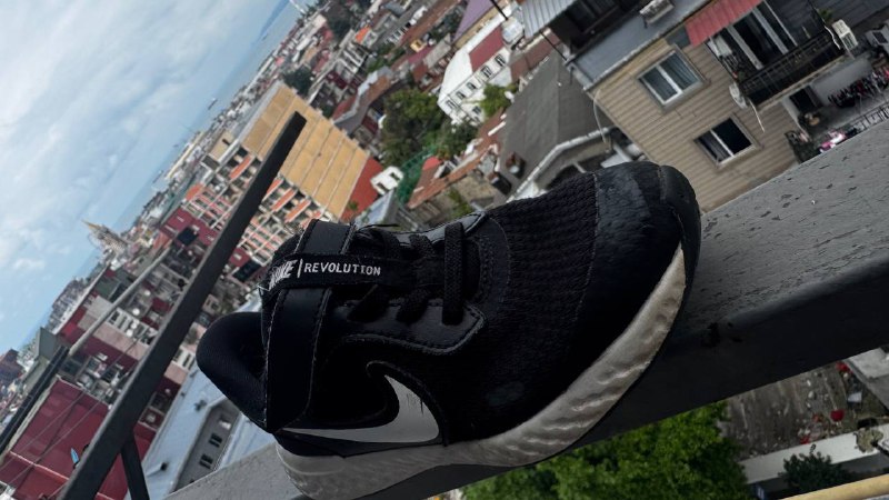 Черные кроссовки Nike Revolution 11C