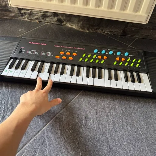 Children's Canto 3738 synthesizer