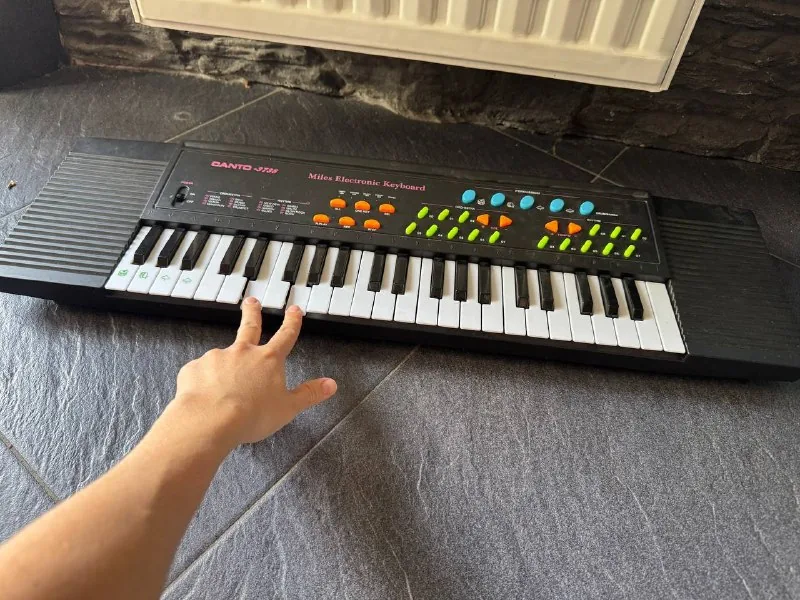 Children's Canto 3738 synthesizer