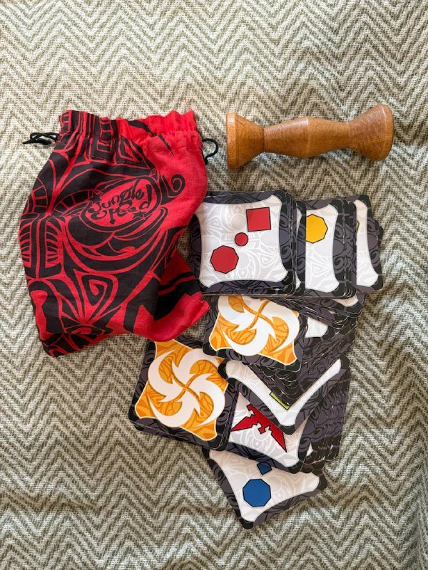 настольные игры Loonacy, Jungle Speed, Dixit, Нуар, Rick and Morty