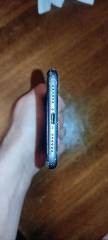 Selling a smartphone with a cracked back cover 6