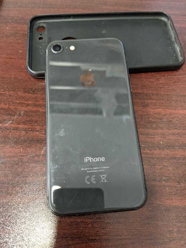 iPhone 8 64GB в хорошем состоянии 2