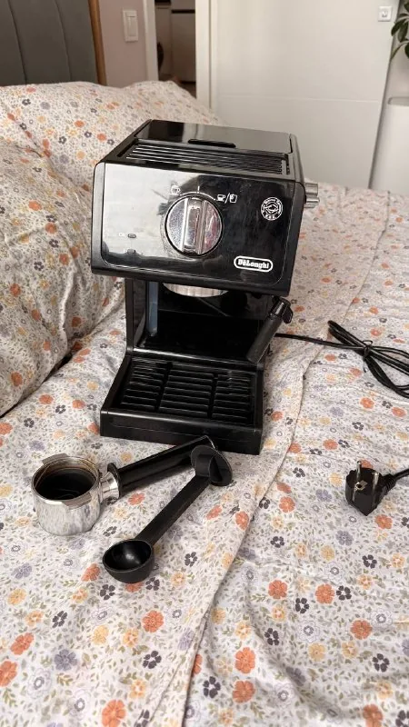Рожковая кофемашина DeLonghi 1