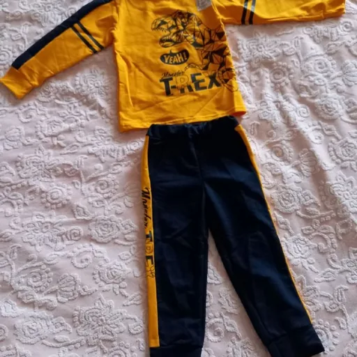 Children’s set: pants and sweatshirt