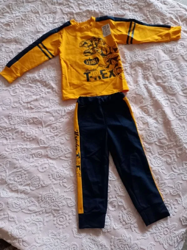 Children’s set: pants and sweatshirt 1