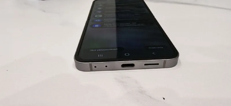 Samsung Galaxy Z Flip 6 1