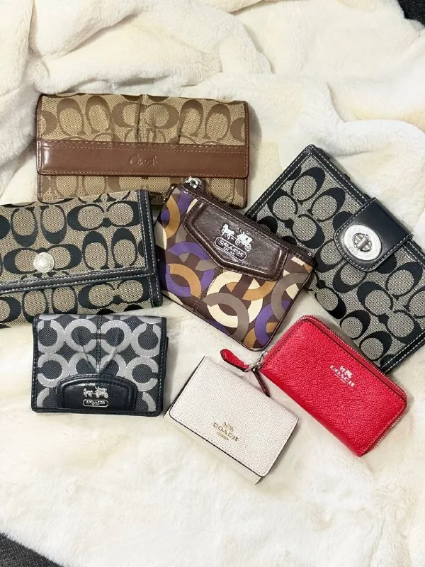 Кошельки COACH
