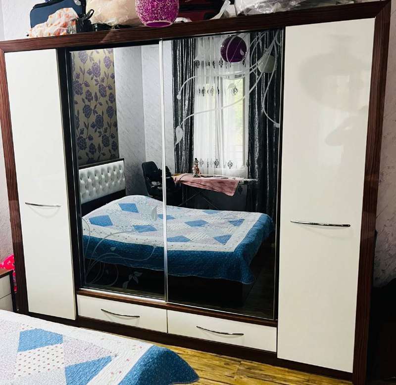 спальный гарнитур двуспальная кровать, шкаф, комод, тумбы 3