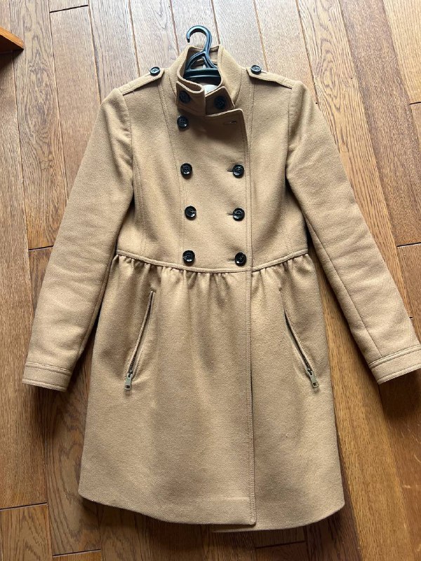 Платье зеленое, сарафан Zara, две юбки, пальто Burberry 7