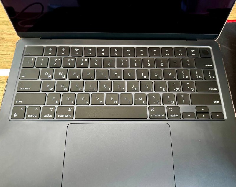 MacBook M2 Air 13.6 8/256 Midnight 2
