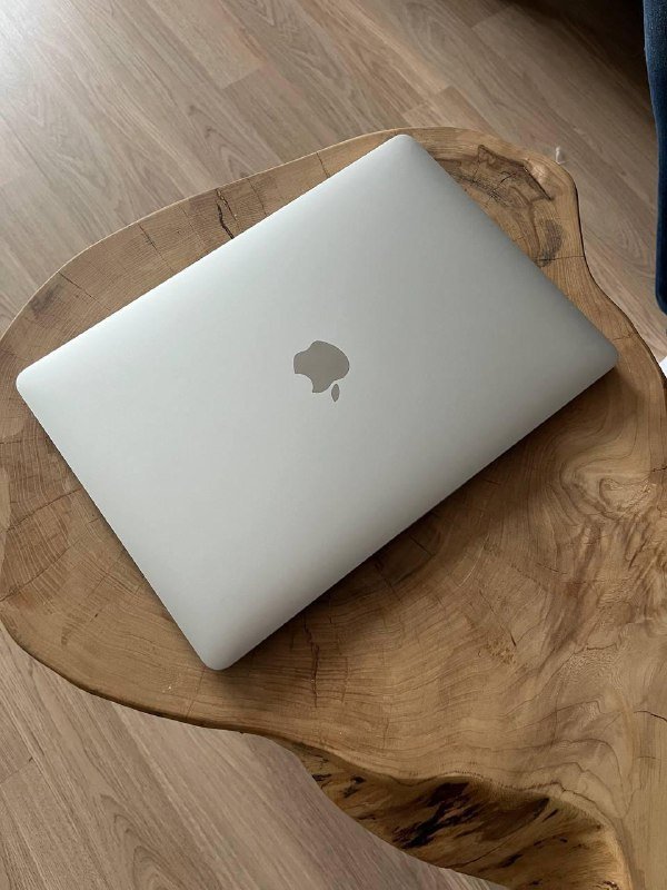 MacBook Pro 13 2020 с процессором Apple M1, 8 ГБ RAM, 256 ГБ SSD