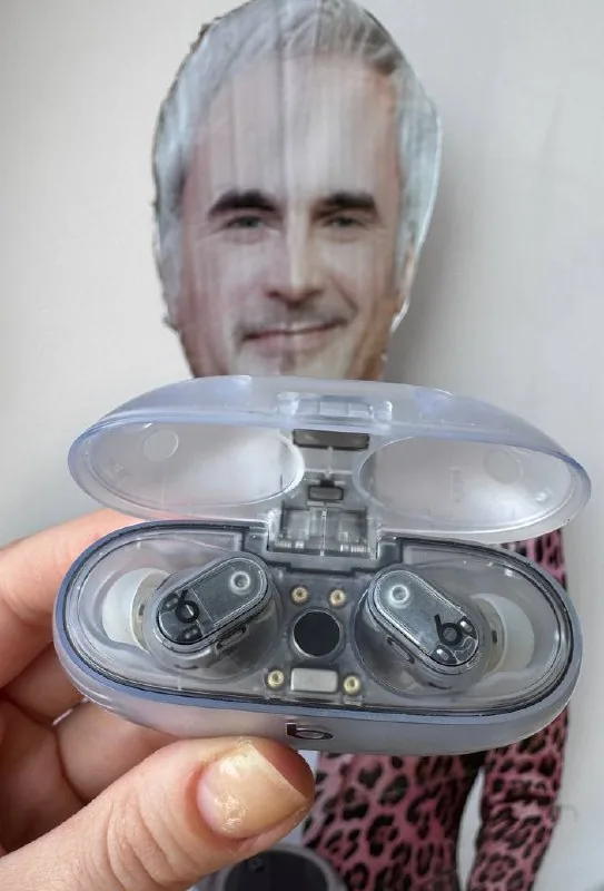 Beats Studio Buds+ transparent 1