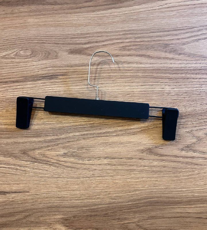 Плечики черные пластиковые с прищепками и без 3
