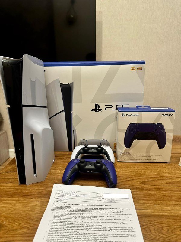 Sony PlayStation 5 (1TB с дисководом) с геймпадами и играми