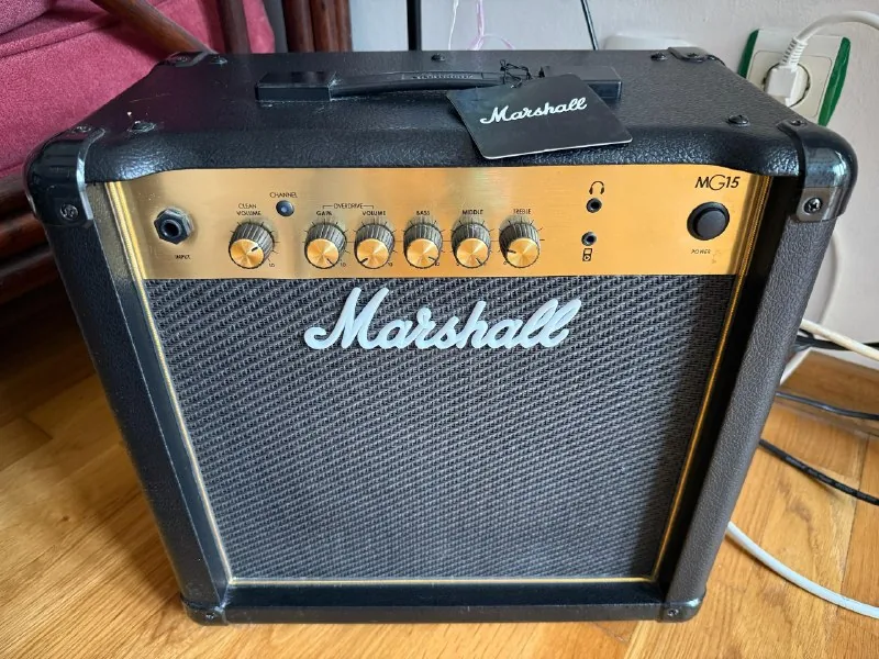 Гитарный комбик Marshall MG15