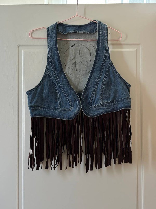 Джинсовая жилетка с пацификом 2