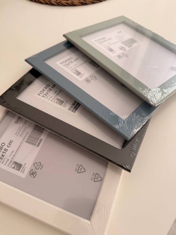 платье, косметика, вязальные нитки, фоторамки, банданы, настольная лампа, духи 7