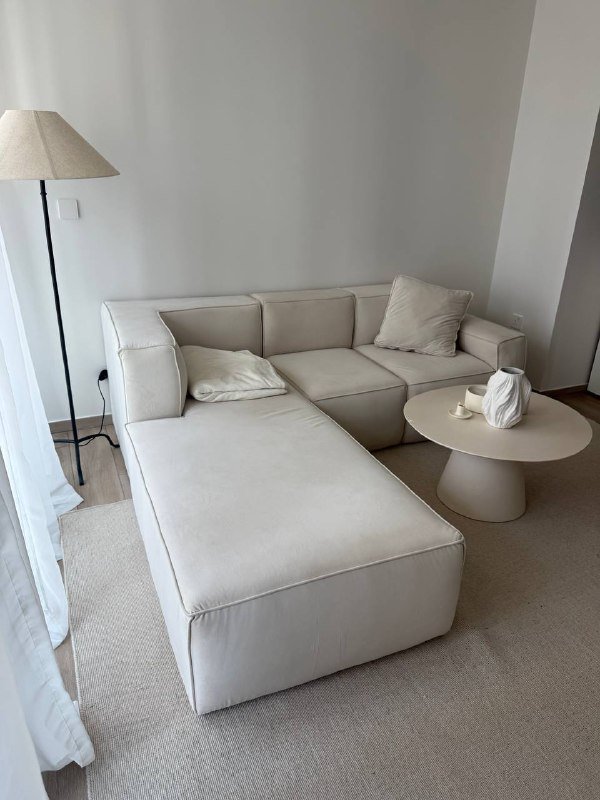 Угловой диван светлый бежевый стиль минимализм 2