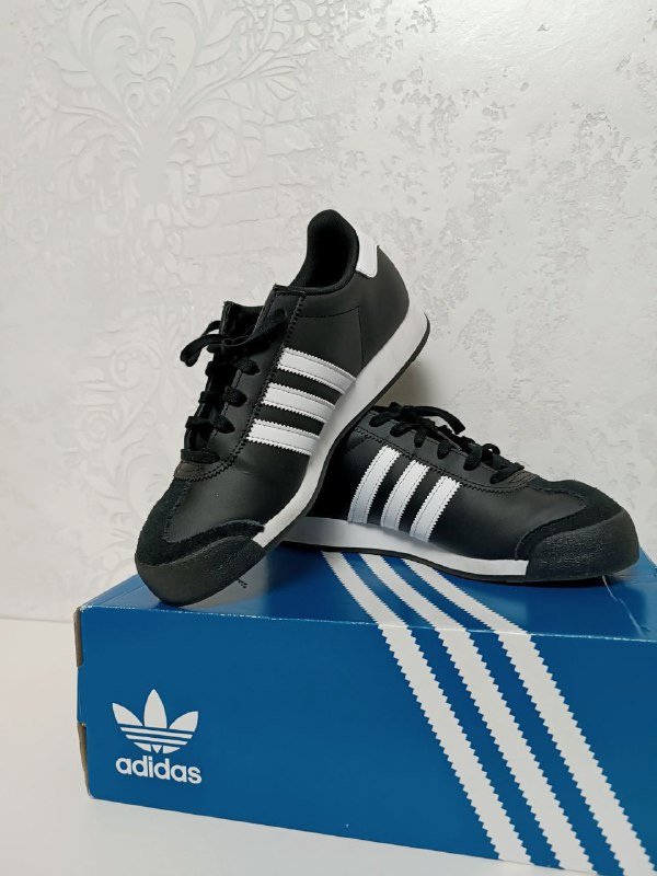 Унисекс кроссовки adidas размер 37.5-38