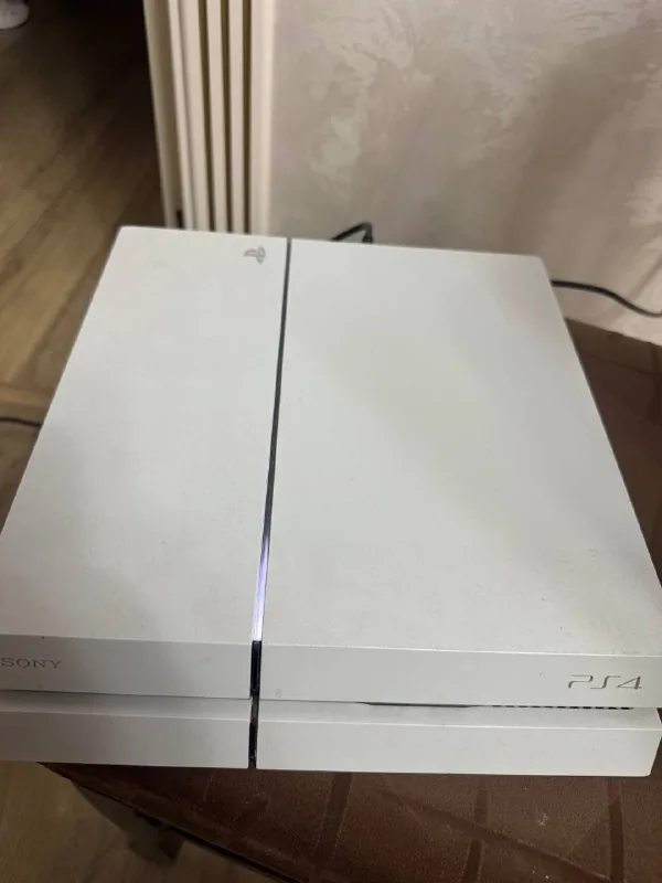 PlayStation 4 500GB с двумя джойстиками 1
