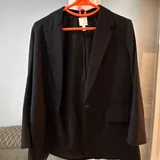 Худи Zara, пиджак черный H&M, пиджак желтый Sela 2