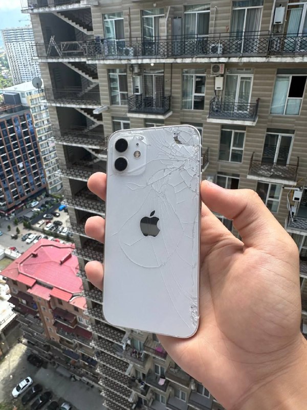 Iphone 12 с двумя чехлами и бронью 2