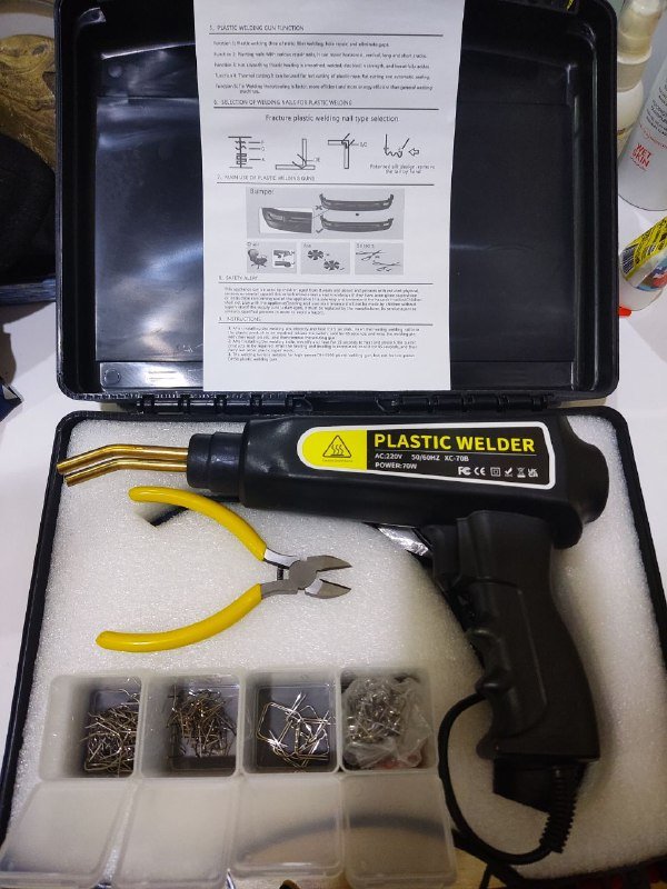 Plastic welder kit with pliers and staples