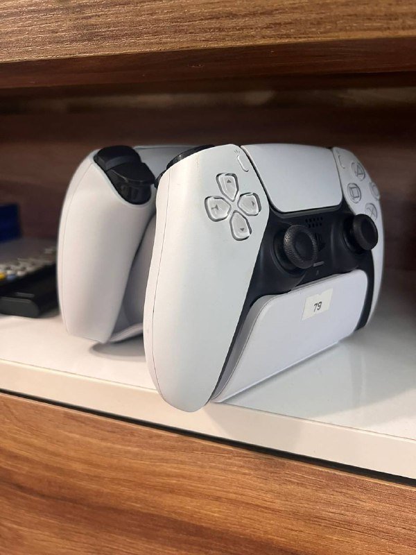 Игровая приставка PS5 с играми и аксессуарами