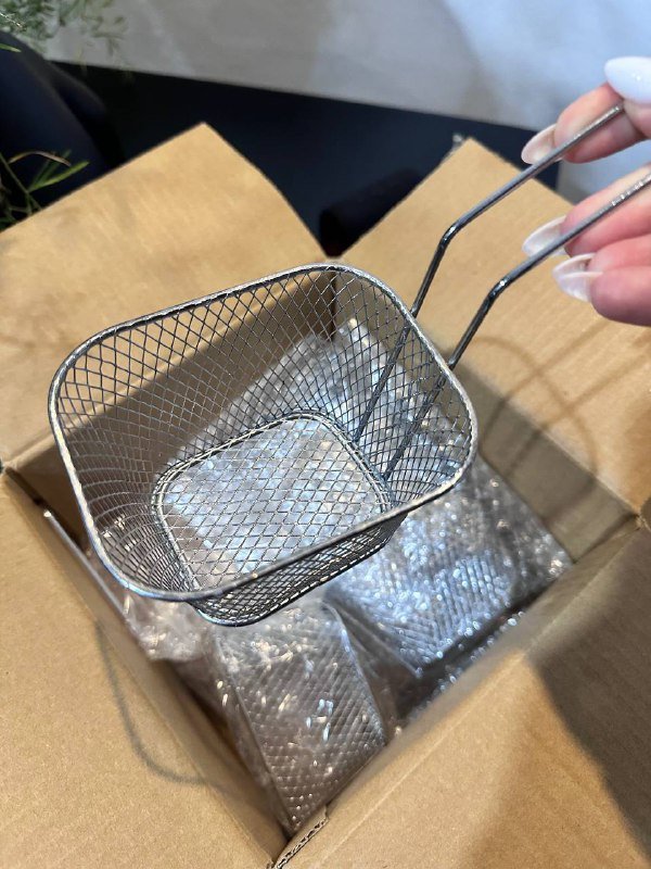 Cocktail shaker, beer dispensers, frying baskets, tea pots 4