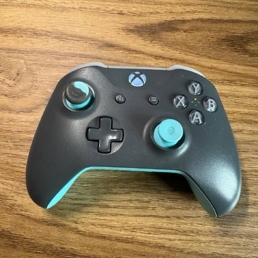 Xbox wireless controller, TWS наушники Soundcore P20i, Logitech MX Keys Mini, ноутбук ASUS X550VXK