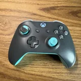 Xbox wireless controller, TWS наушники Soundcore P20i, Logitech MX Keys Mini, ноутбук ASUS X550VXK 1