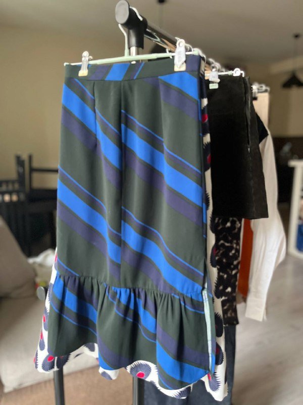 майка Uniqlo, юбки, рубашка Calvin Klein, платье Zara, свитер Zara, ботинки Timberland 9