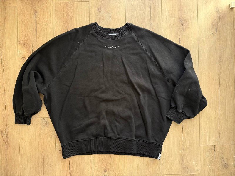 Джинсовка Zara, топы, платья, шорты, костюм, кеды Lacoste, худи Zoho, джинсы Bershka 9