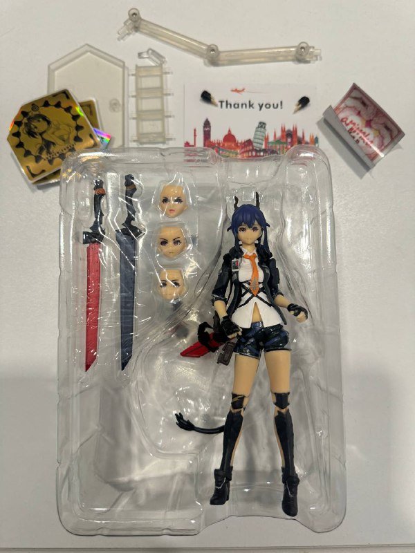 экшн аниме-фигурка со сменными лицами и спорт-инвентарем