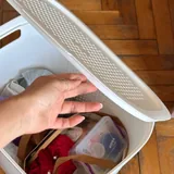 Пластиковая корзина с крышкой для белья 3