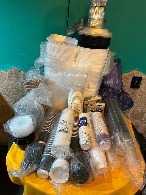 Остатки с закрытия кафе, пищевые ведра