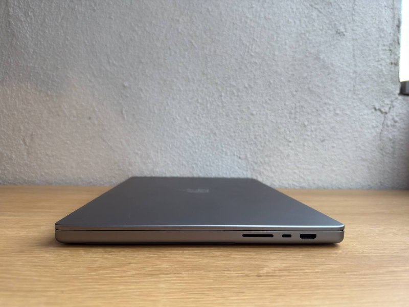 Macbook Pro 16 M1 Pro 16GB RAM 512GB SSD 3