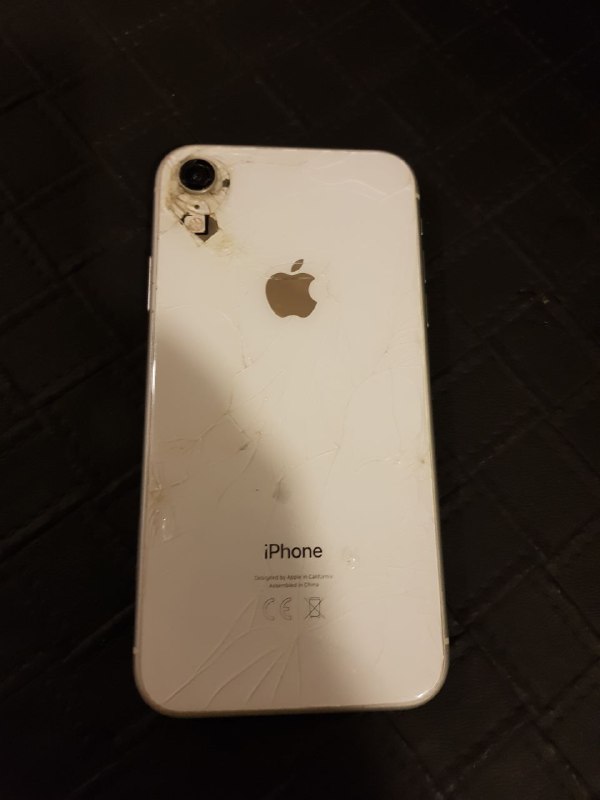 Iphone XR 64GB с поврежденным задним стеклом 3