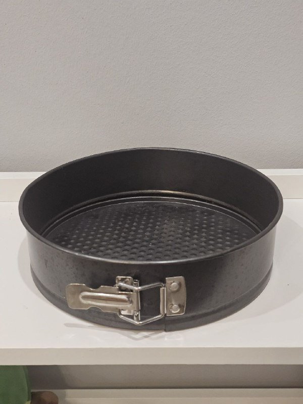 Металлическая форма для выпечки 24 см