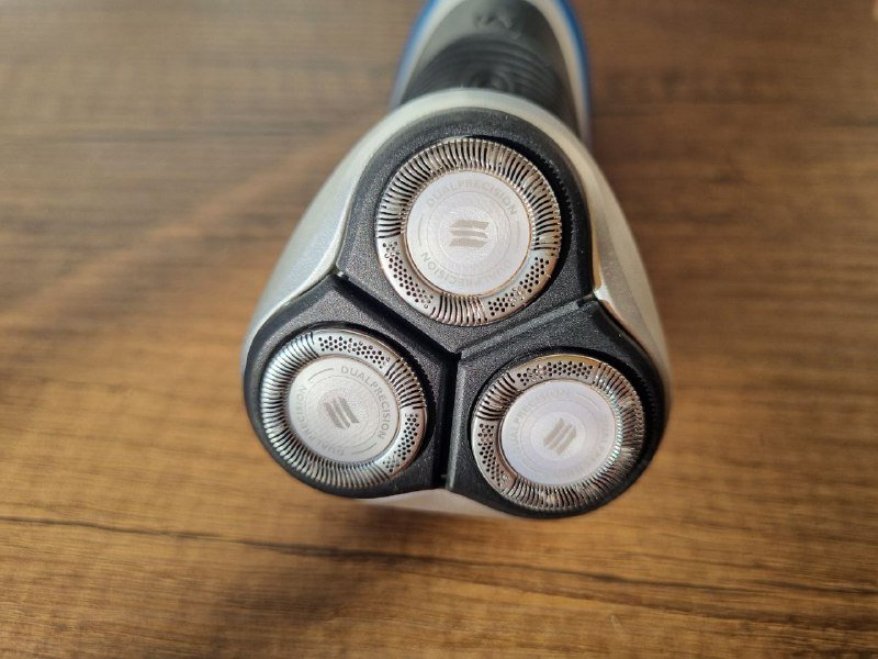 Электробритва Philips AquaTouch AT890 2