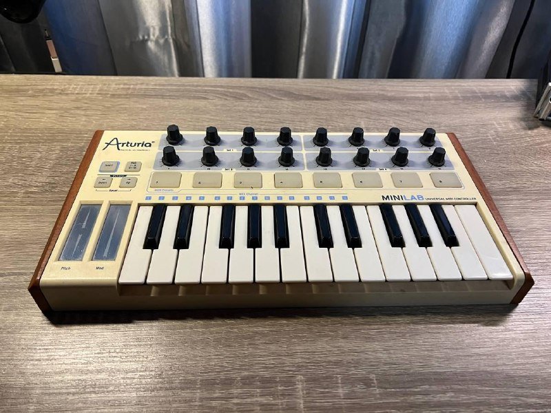 MIDI-клавиатура Arturia