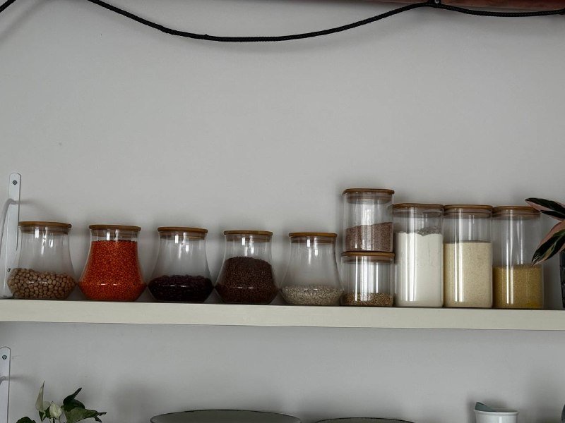 Тарелки, контейнеры, бокалы