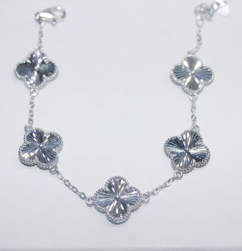 Серебряные браслеты Van Cleef с клевером разных цветов и размеров