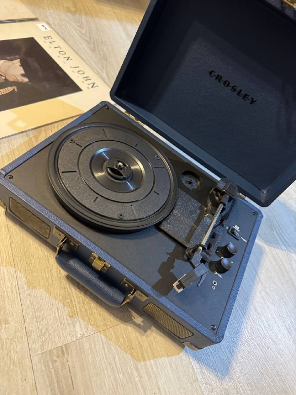 Виниловые пластинки, проигрыватель Crosley 2