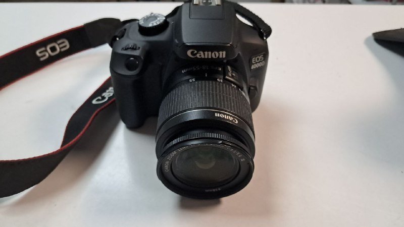 Canon 4000D, карта памяти 32 GB, сумка 4